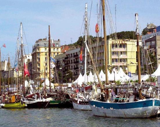 בולון-סור-מאר « L'Escale Du Port » 400M De La Plage, 50M Du Centre Ville מראה חיצוני תמונה